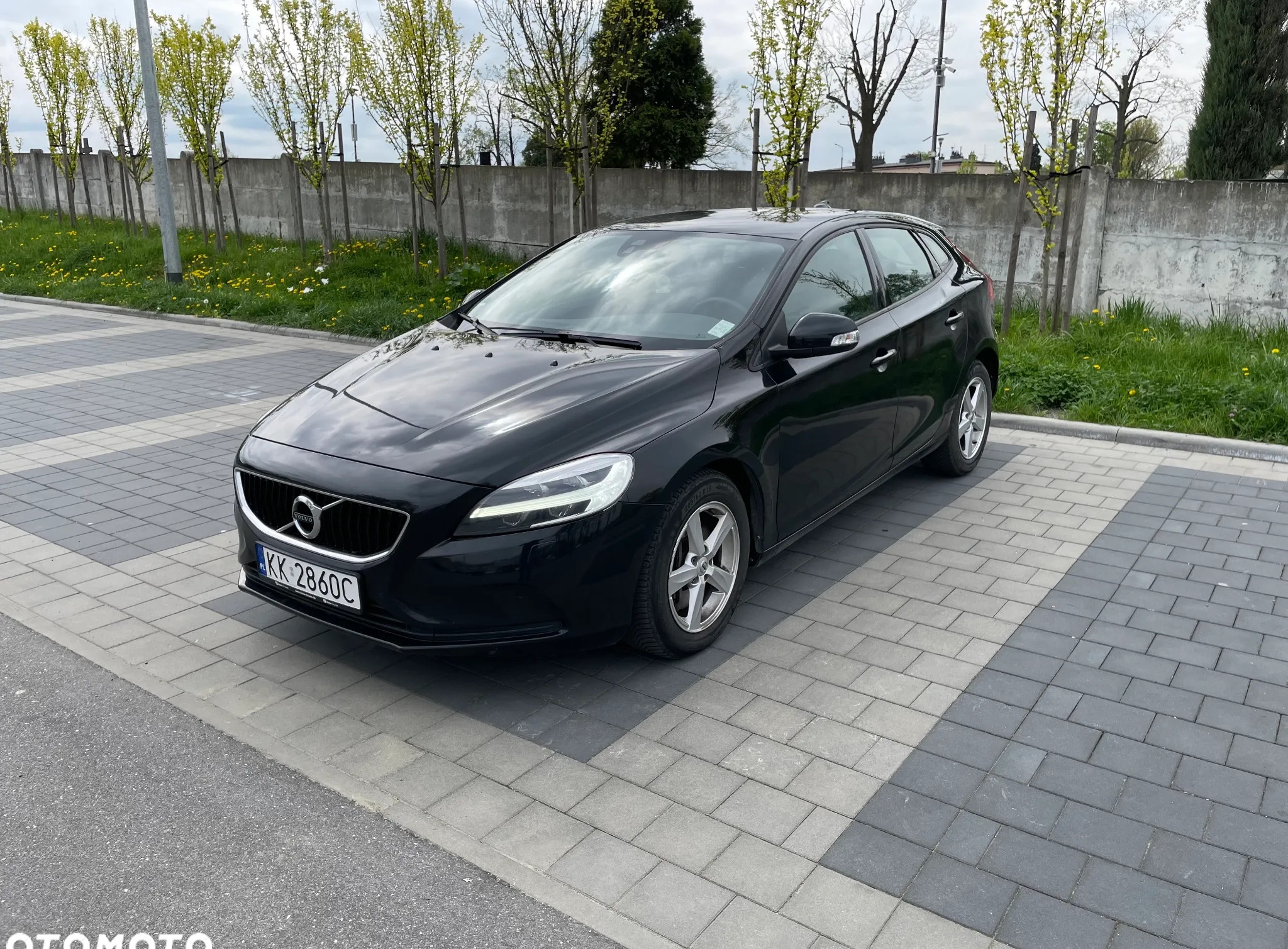 Volvo V40 cena 59040 przebieg: 191000, rok produkcji 2017 z Kraków małe 37